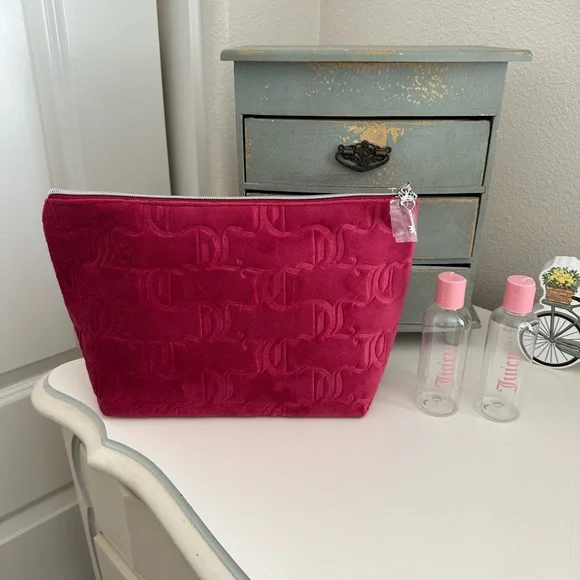 Juicy Couture Cosmetic Bag - Picture 2 of 4